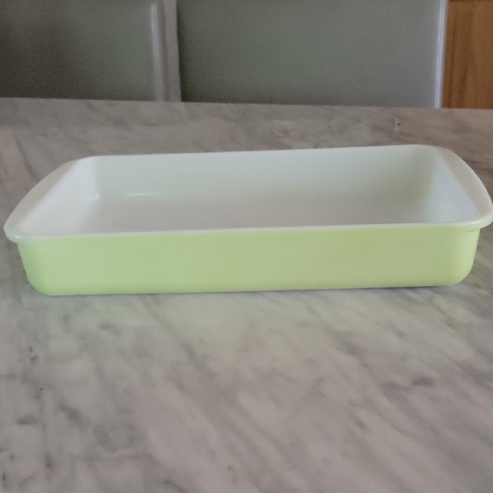 Vintage Pyrex 232 Lime Green 2 Quart Casserole Baking Dish